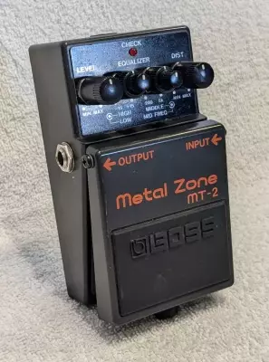 BOSS - MT-2 Metal Zone Pedal 3